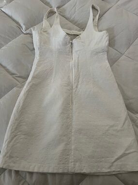 Laundry By Shelli Segal White Dress with Metallic Buckle